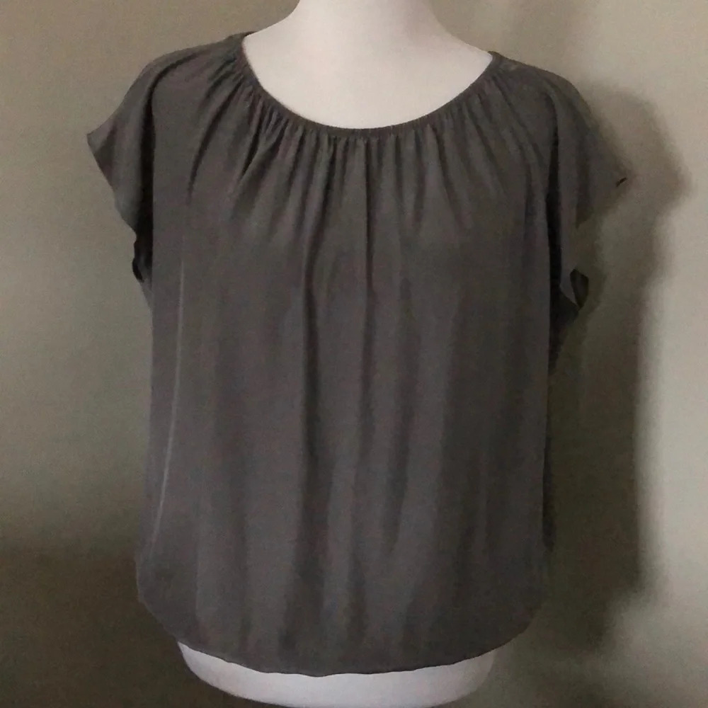 Gorgeous silk Alex & Trixie Open Back Blouse💕